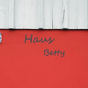  Apartment Betty